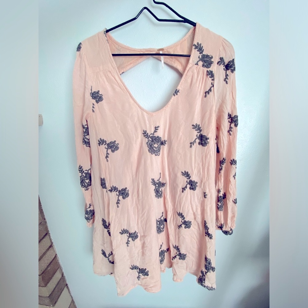 ☘️Free People Emma’s mini dress, size large, pink and grey